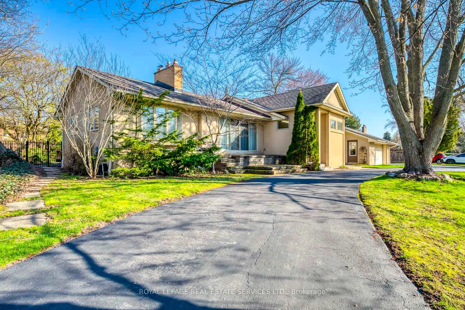 Photo 1 of 1327 Sedgewick Crescent, Oakville, Southwest — HOMEH