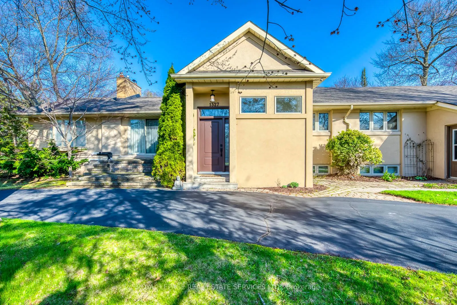 Photo 3 of 1327 Sedgewick Crescent, Oakville, Southwest — HOMEH