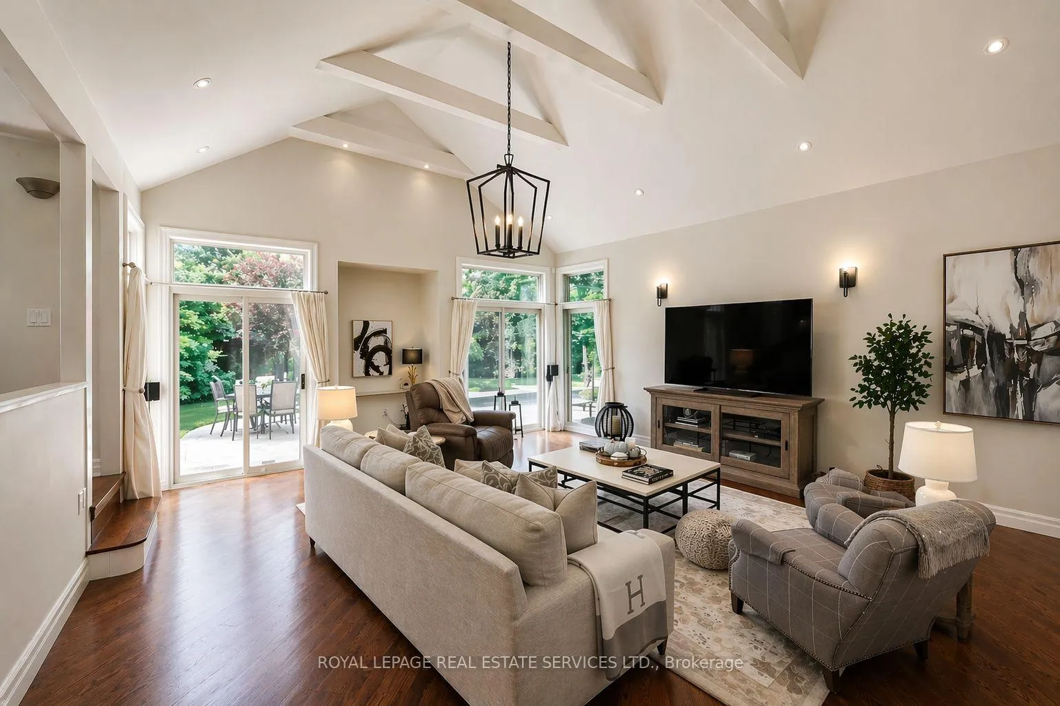 Photo 4 of 1327 Sedgewick Crescent, Oakville, Southwest — HOMEH