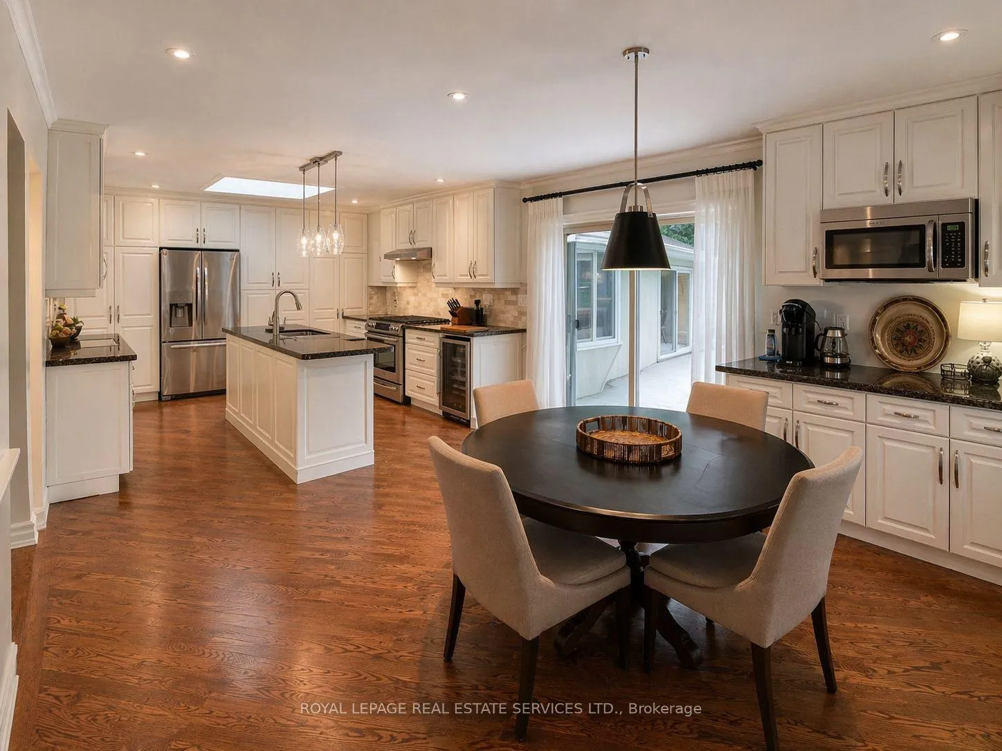 Photo 7 of 1327 Sedgewick Crescent, Oakville, Southwest — HOMEH