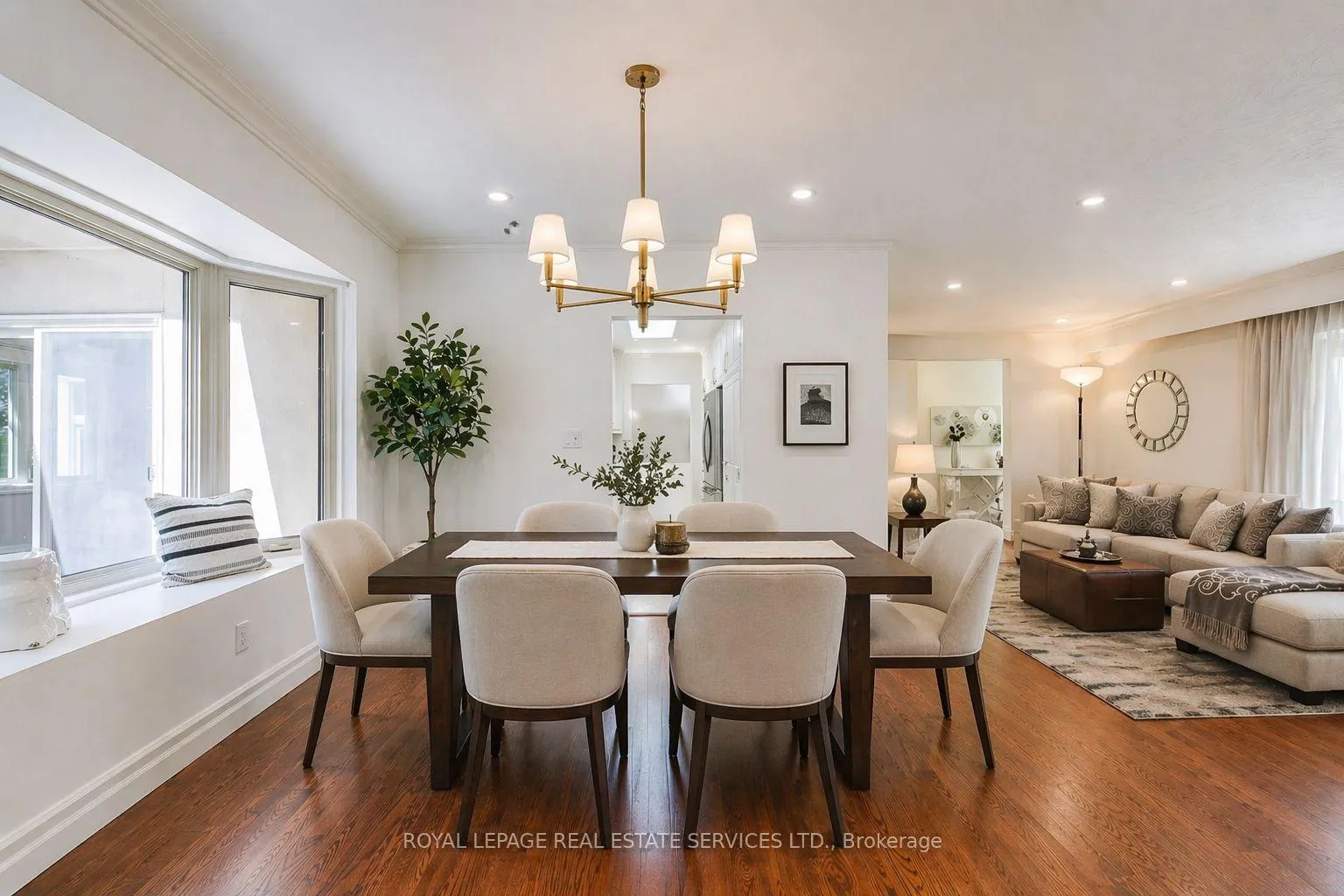 Photo 9 of 1327 Sedgewick Crescent, Oakville, Southwest — HOMEH