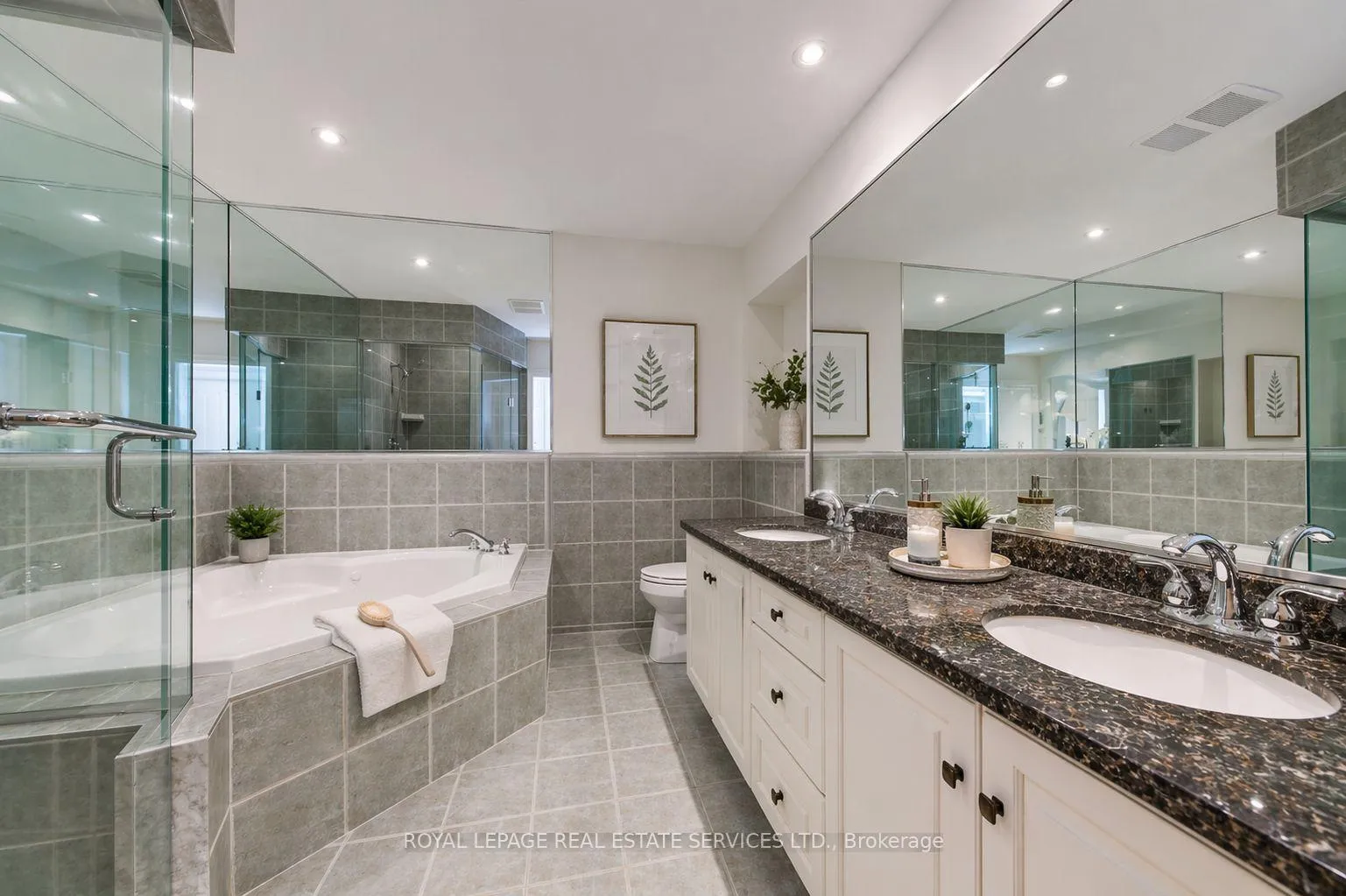 Photo 11 of 1327 Sedgewick Crescent, Oakville, Southwest — HOMEH