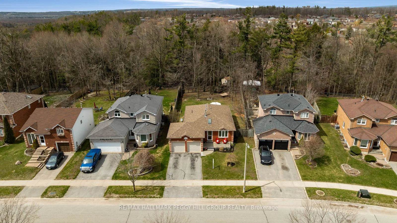 Photo 2 of 8 Holly Meadow Road, Barrie, Holly — HOMEH