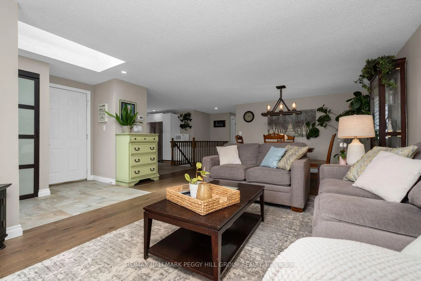 Photo 5 of 8 Holly Meadow Road, Barrie, Holly — HOMEH