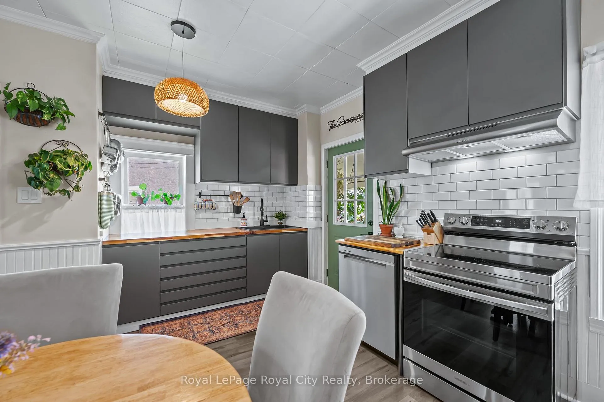Photo 12 of 137 Perth Street, Stratford — HOMEH