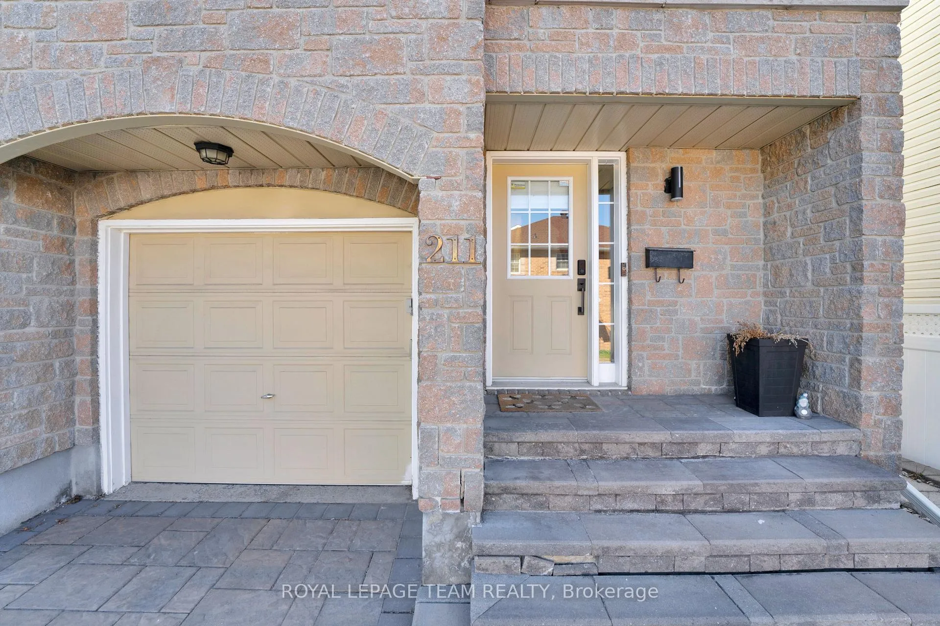 Photo 2 of 211 Westvalley Private, Ottawa, Brookfield Gardens — HOMEH