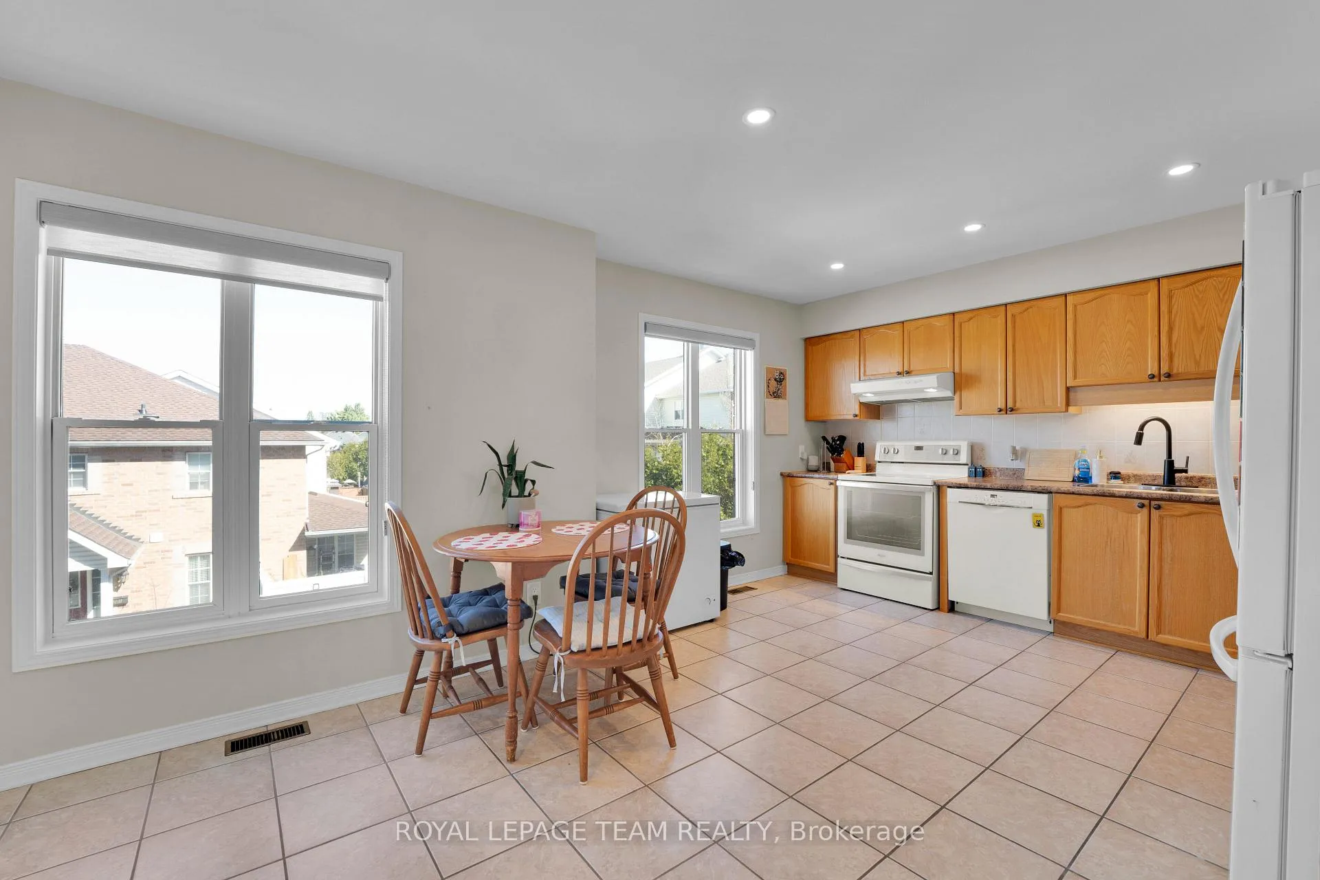Photo 14 of 211 Westvalley Private, Ottawa, Brookfield Gardens — HOMEH