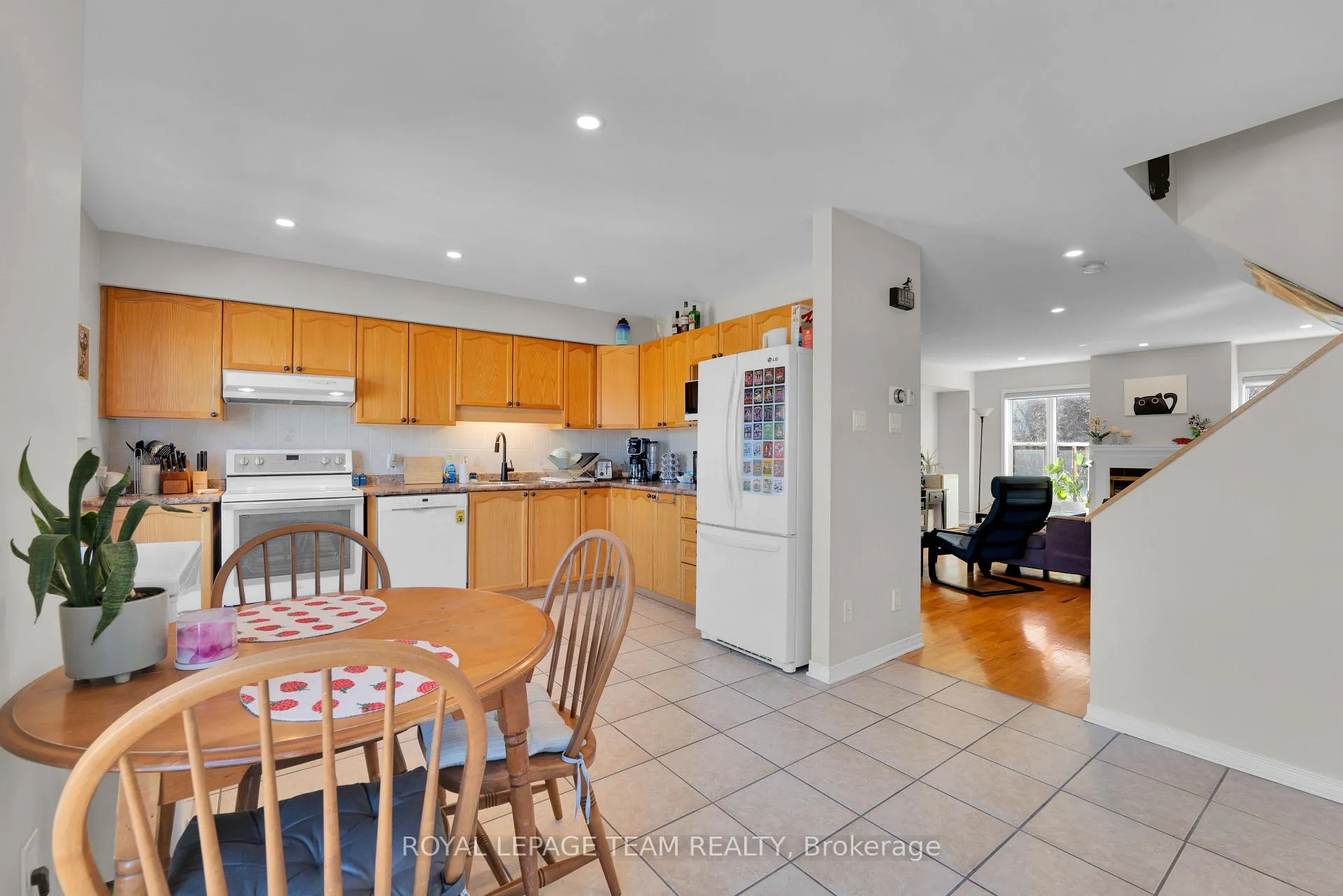 Photo 15 of 211 Westvalley Private, Ottawa, Brookfield Gardens — HOMEH
