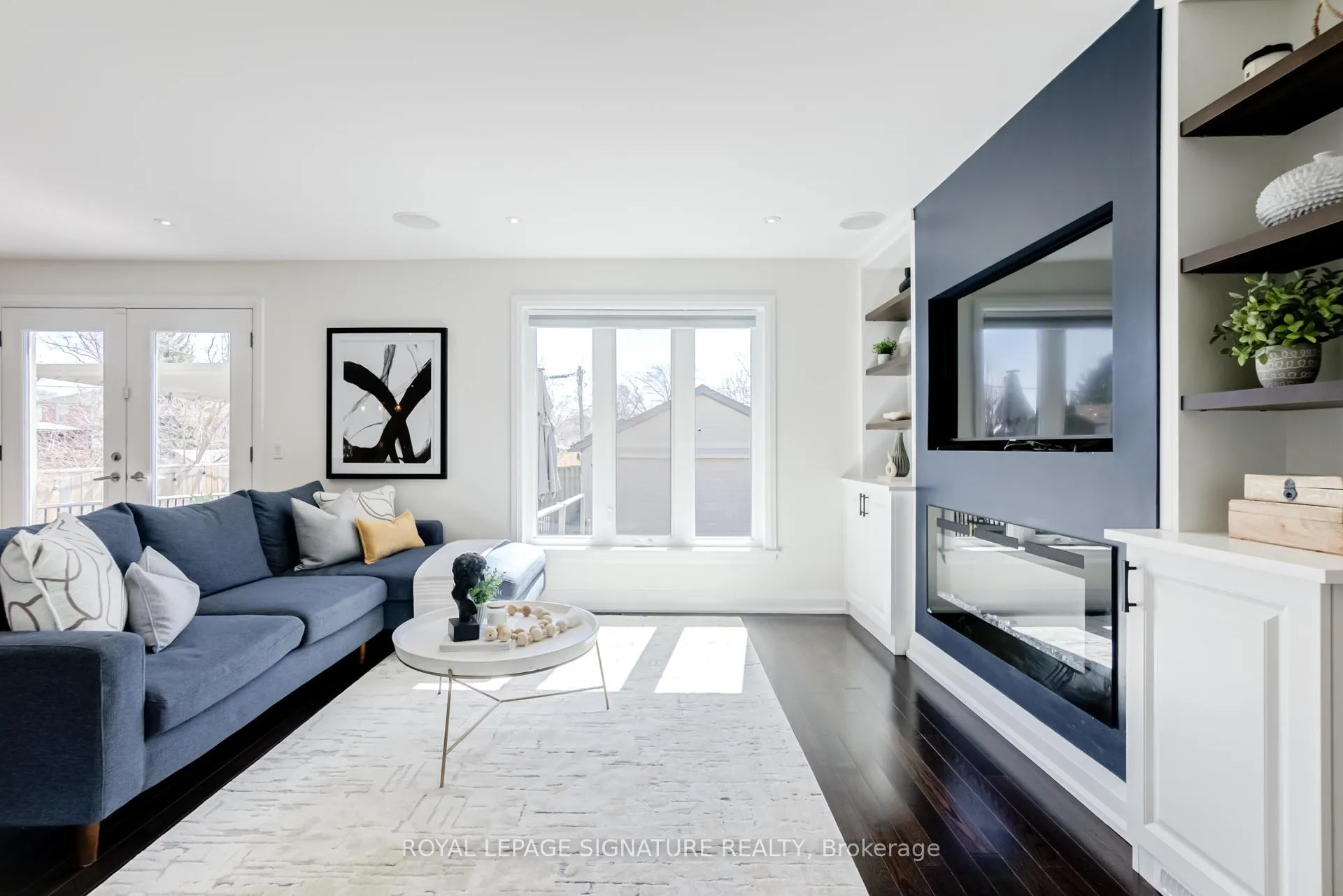 Photo 3 of 71 Roseland Drive, Etobicoke, Alderwood — HOMEH