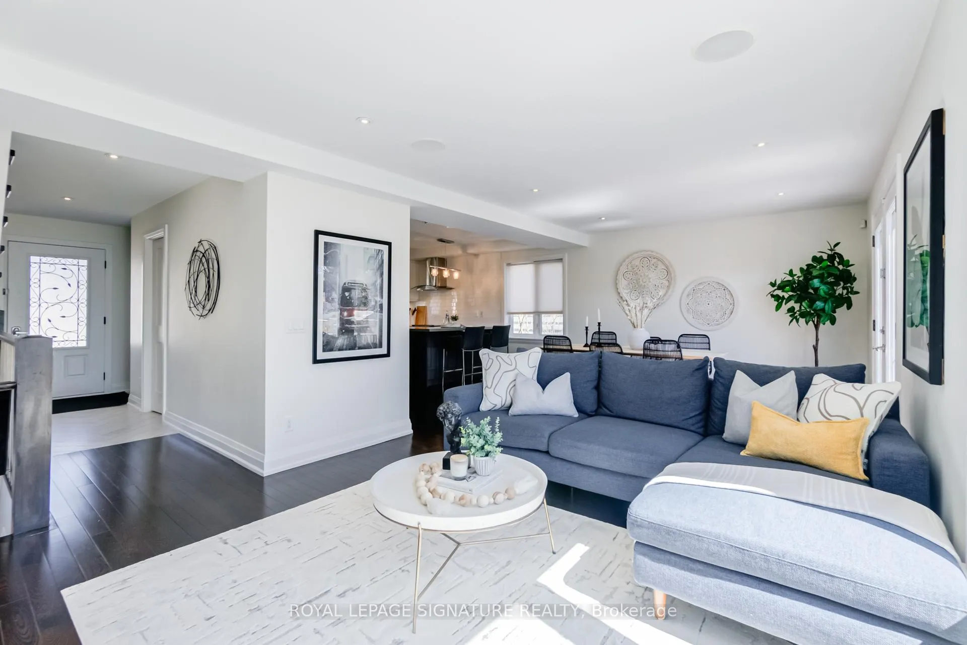 Photo 5 of 71 Roseland Drive, Etobicoke, Alderwood — HOMEH