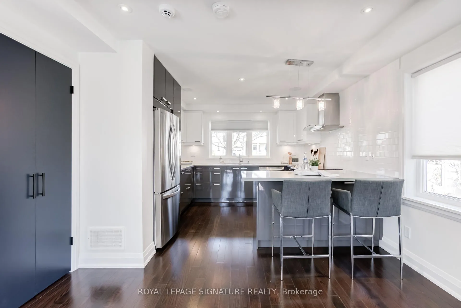 Photo 9 of 71 Roseland Drive, Etobicoke, Alderwood — HOMEH