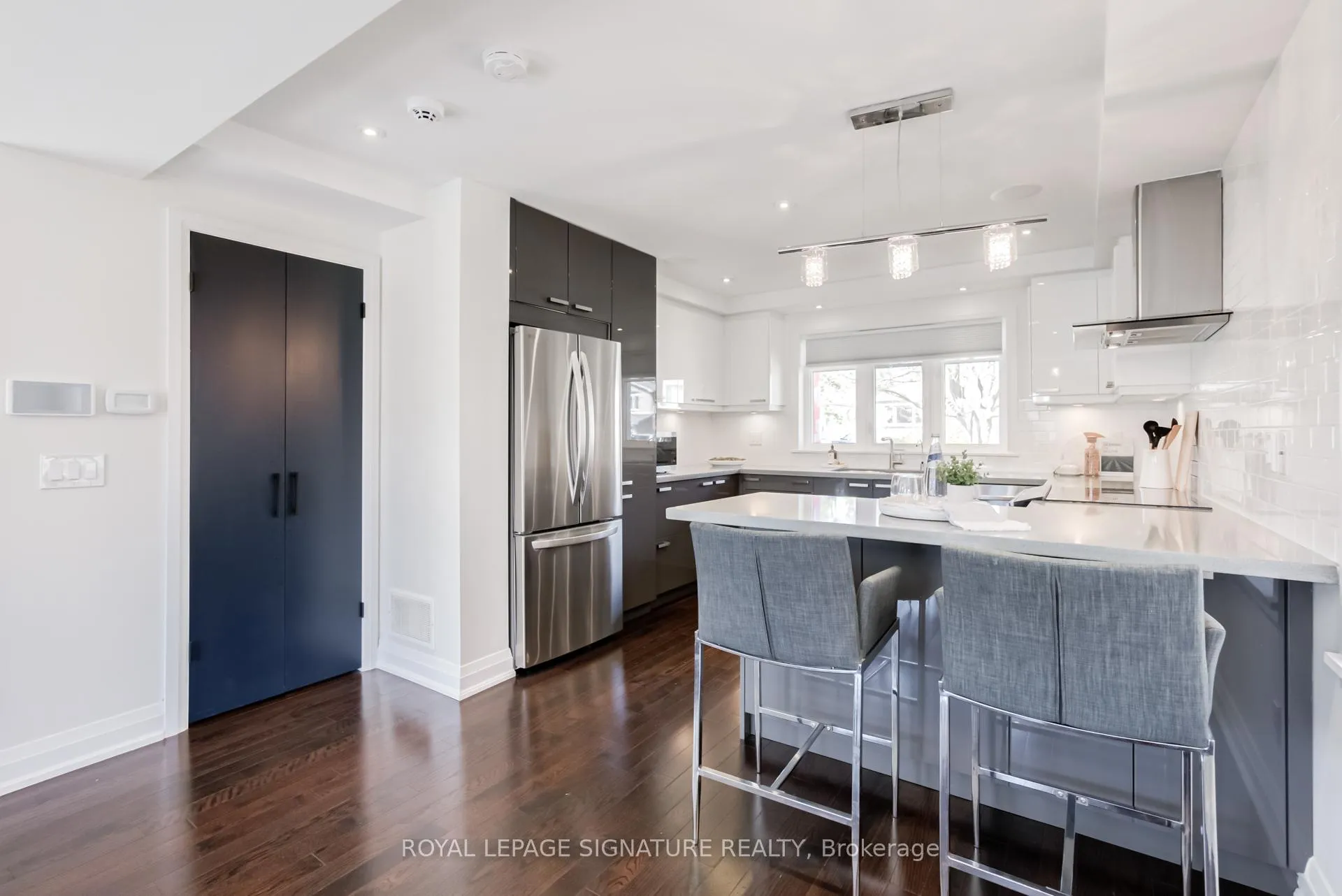 Photo 10 of 71 Roseland Drive, Etobicoke, Alderwood — HOMEH
