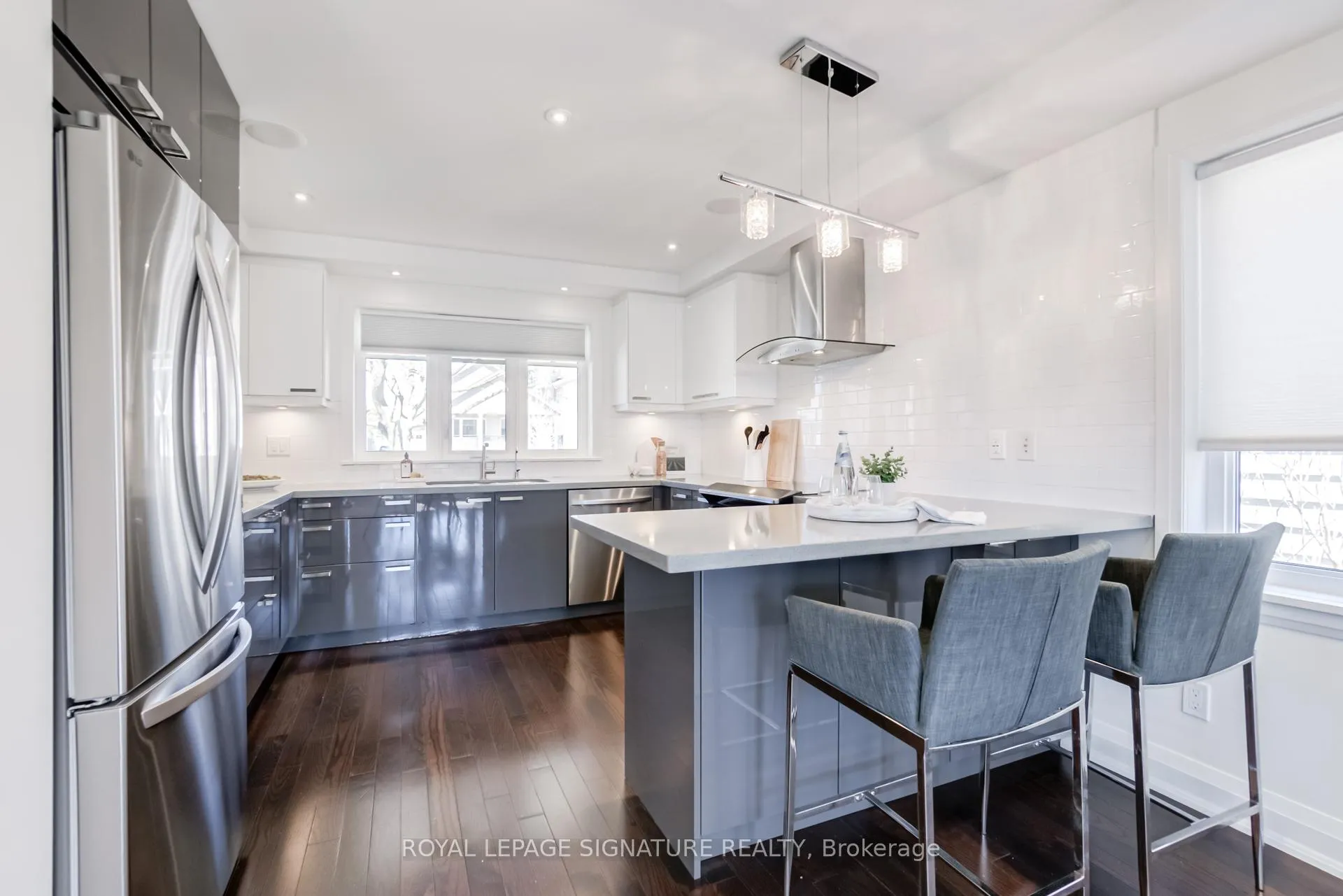 Photo 11 of 71 Roseland Drive, Etobicoke, Alderwood — HOMEH