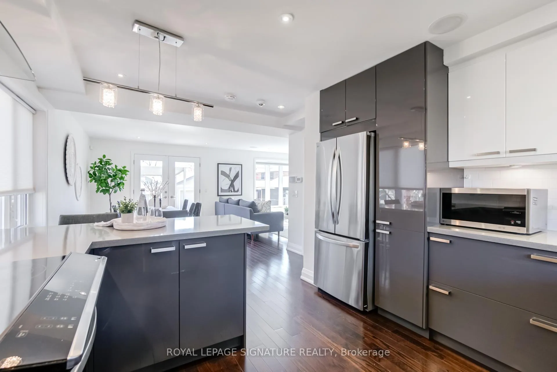 Photo 12 of 71 Roseland Drive, Etobicoke, Alderwood — HOMEH