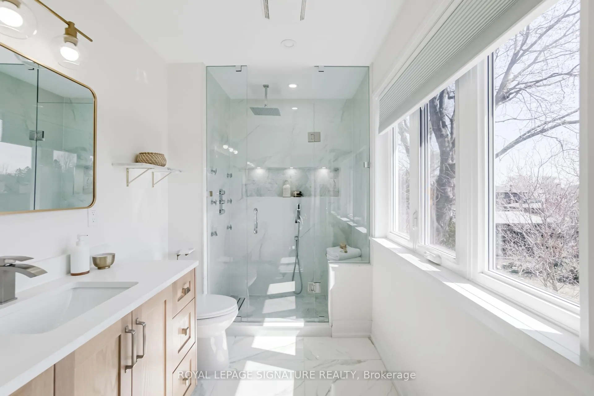Photo 16 of 71 Roseland Drive, Etobicoke, Alderwood — HOMEH