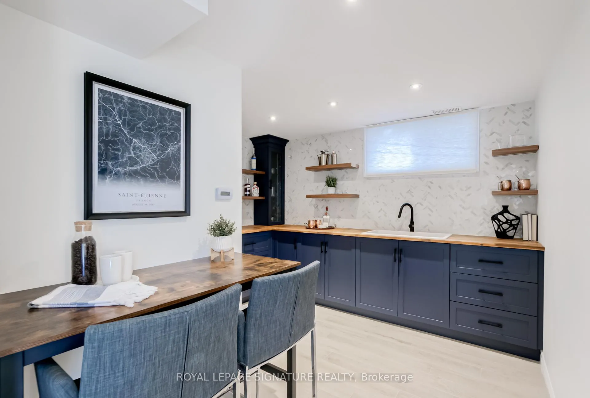 Photo 22 of 71 Roseland Drive, Etobicoke, Alderwood — HOMEH