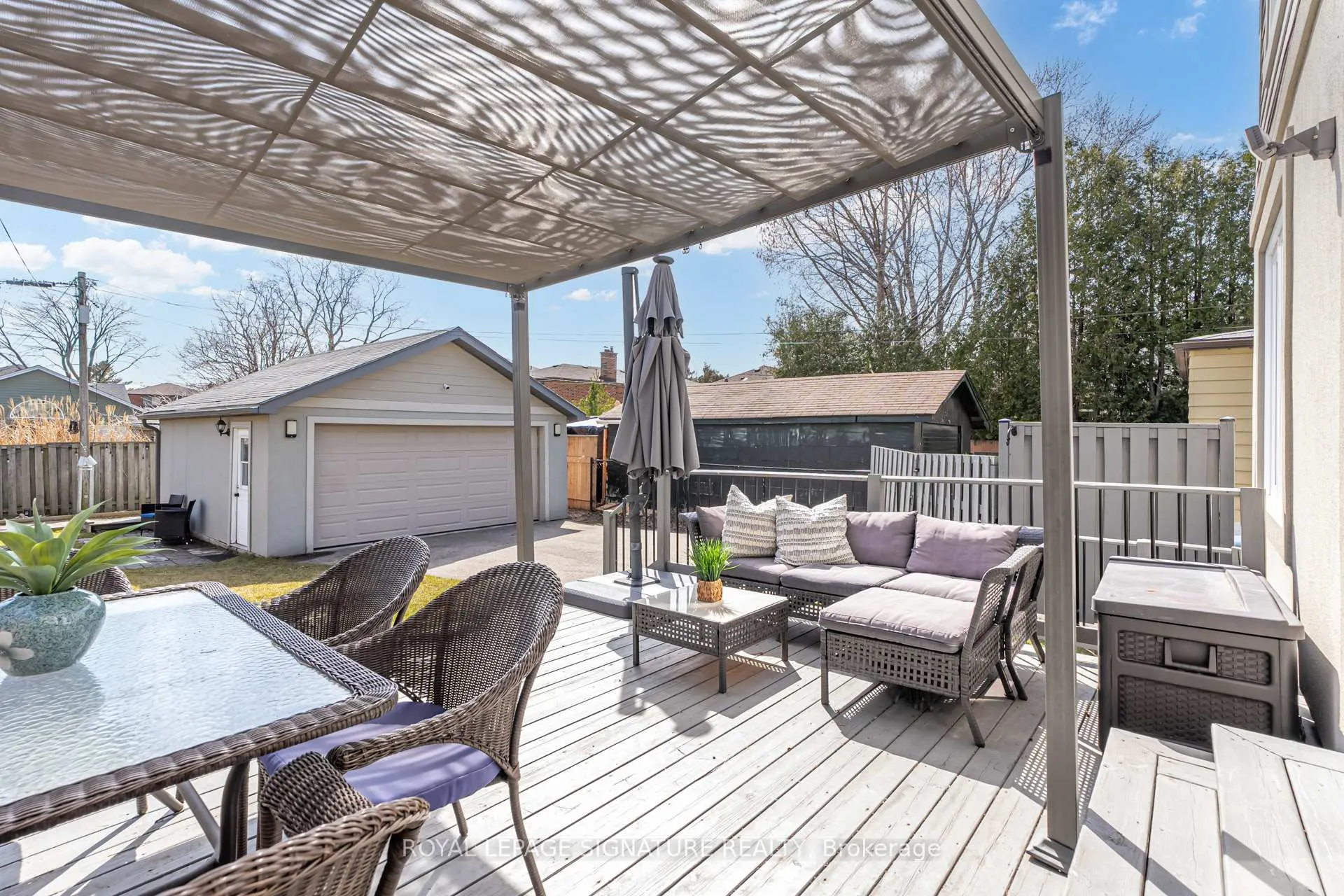 Photo 31 of 71 Roseland Drive, Etobicoke, Alderwood — HOMEH