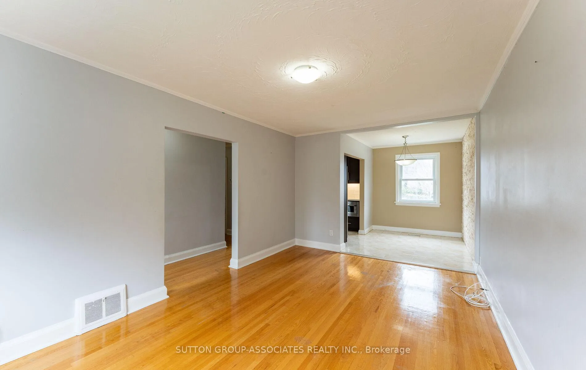 Photo 3 of Unit Main Fl., 21 Deevale Road, North York, Downsview-Roding-CFB — HOMEH