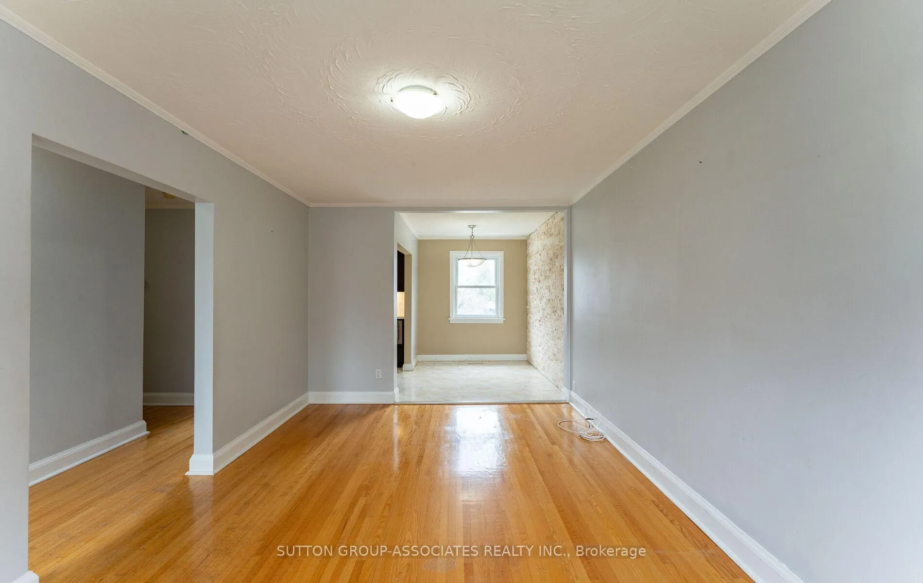 Photo 4 of Unit Main Fl., 21 Deevale Road, North York, Downsview-Roding-CFB — HOMEH