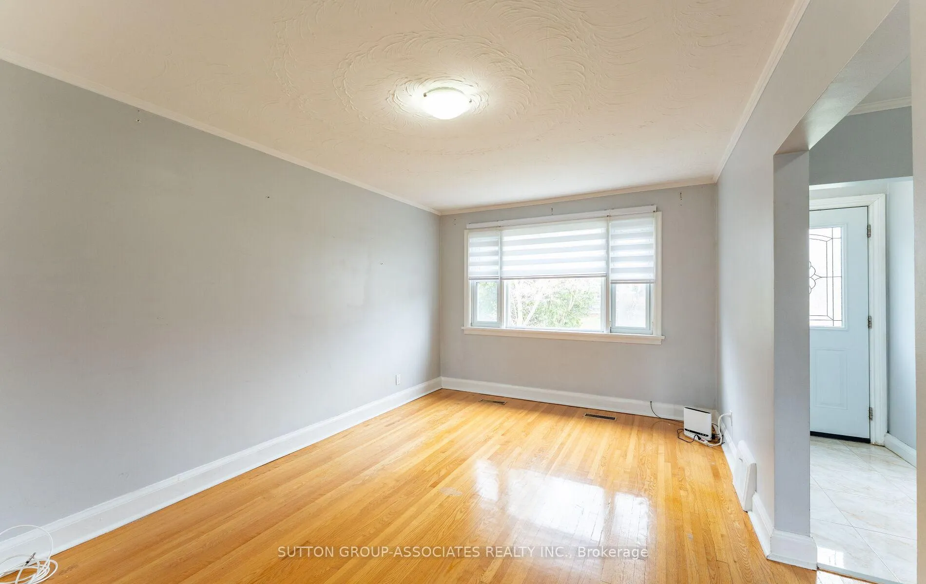Photo 5 of Unit Main Fl., 21 Deevale Road, North York, Downsview-Roding-CFB — HOMEH