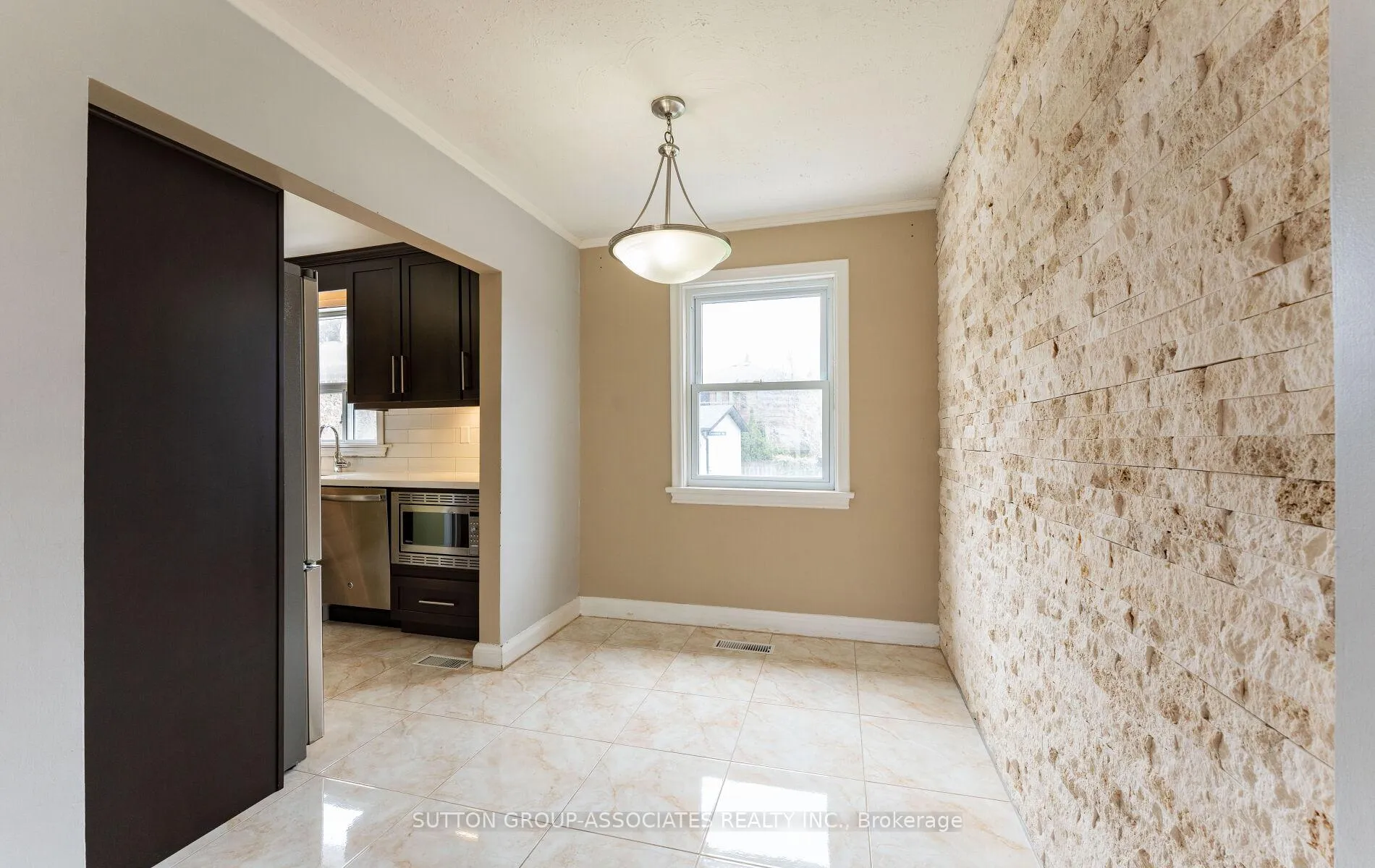 Photo 7 of Unit Main Fl., 21 Deevale Road, North York, Downsview-Roding-CFB — HOMEH
