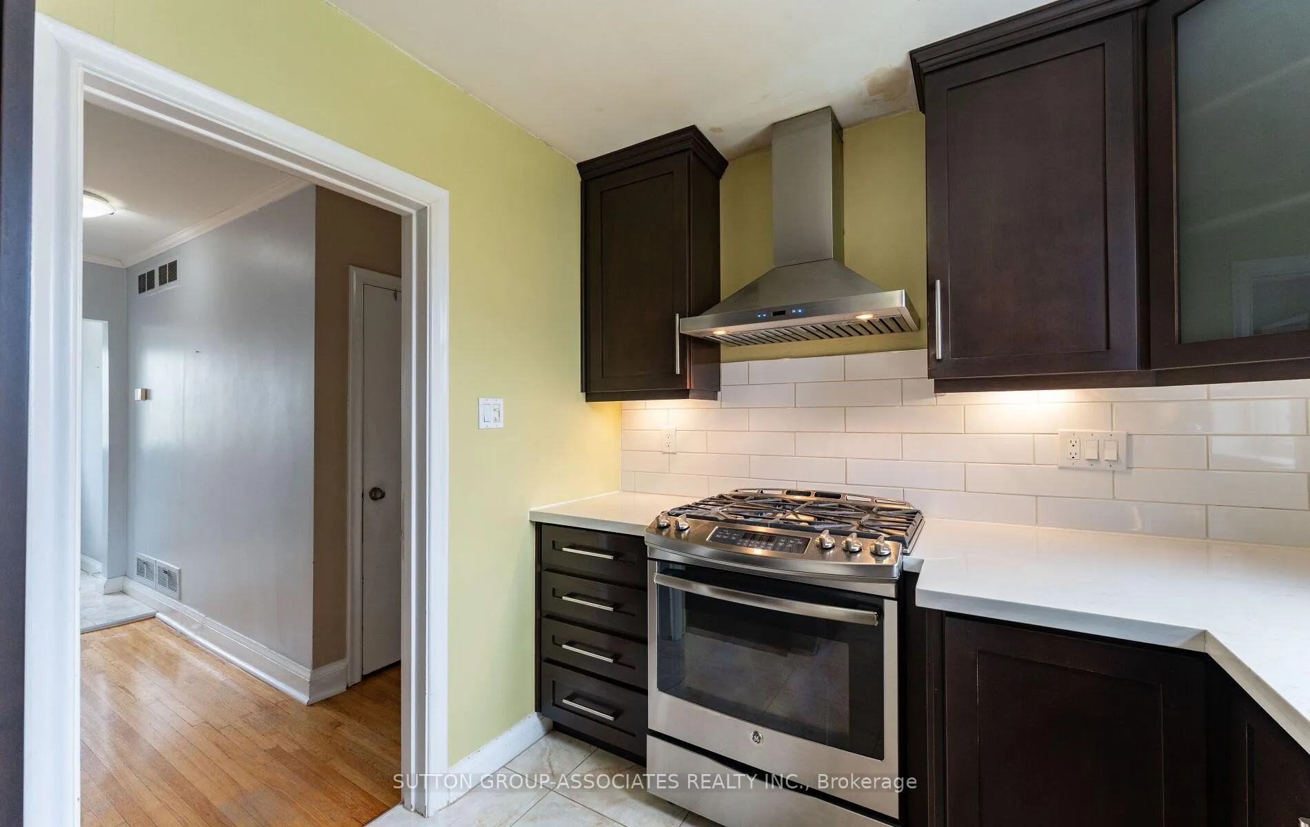 Photo 9 of Unit Main Fl., 21 Deevale Road, North York, Downsview-Roding-CFB — HOMEH