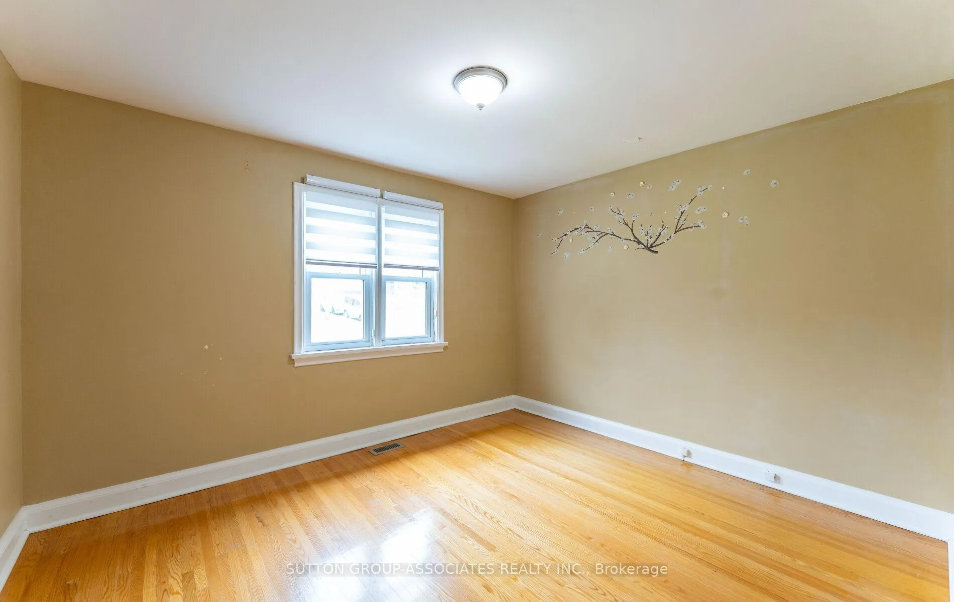 Photo 15 of Unit Main Fl., 21 Deevale Road, North York, Downsview-Roding-CFB — HOMEH