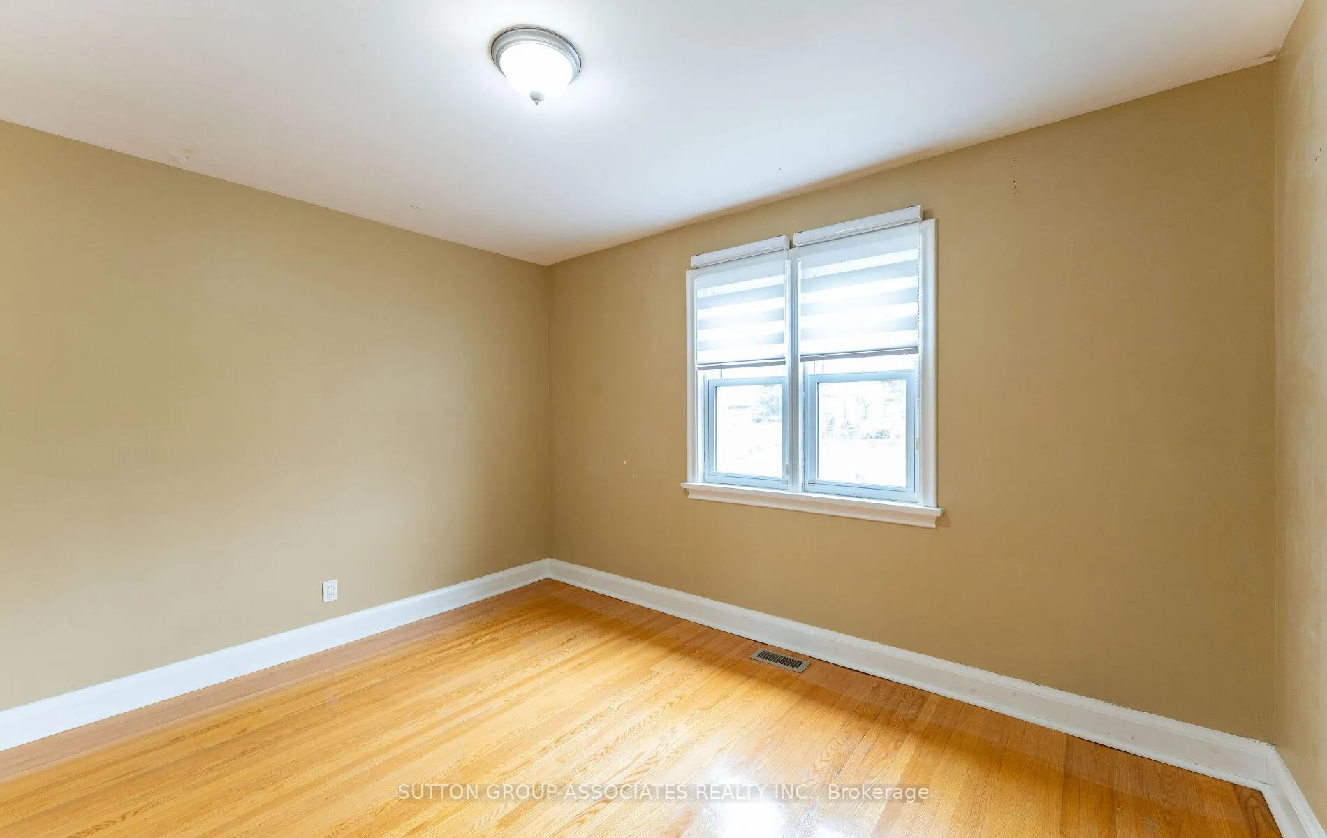 Photo 17 of Unit Main Fl., 21 Deevale Road, North York, Downsview-Roding-CFB — HOMEH