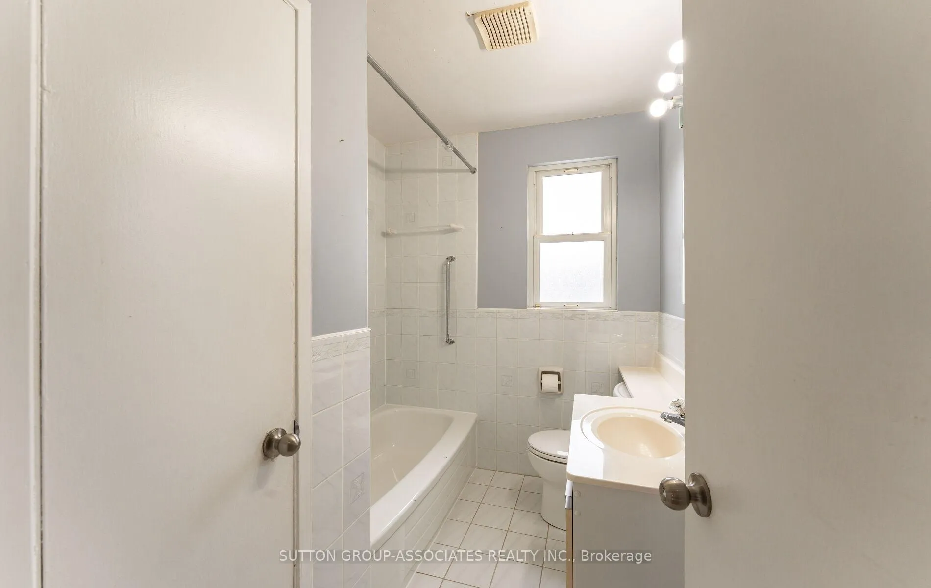 Photo 23 of Unit Main Fl., 21 Deevale Road, North York, Downsview-Roding-CFB — HOMEH