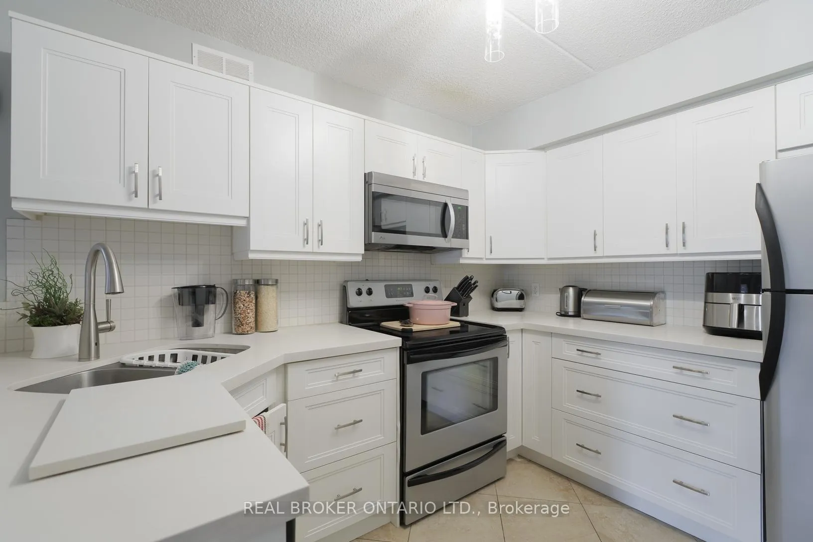 Photo 6 of Unit 218, 2040 Cleaver Avenue, Burlington, Headon — HOMEH