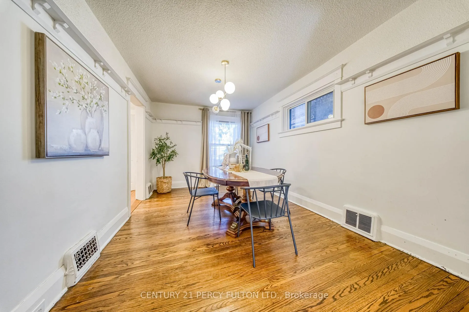 Photo 8 of 10 Redwood Avenue, Toronto, Greenwood-Coxwell — HOMEH
