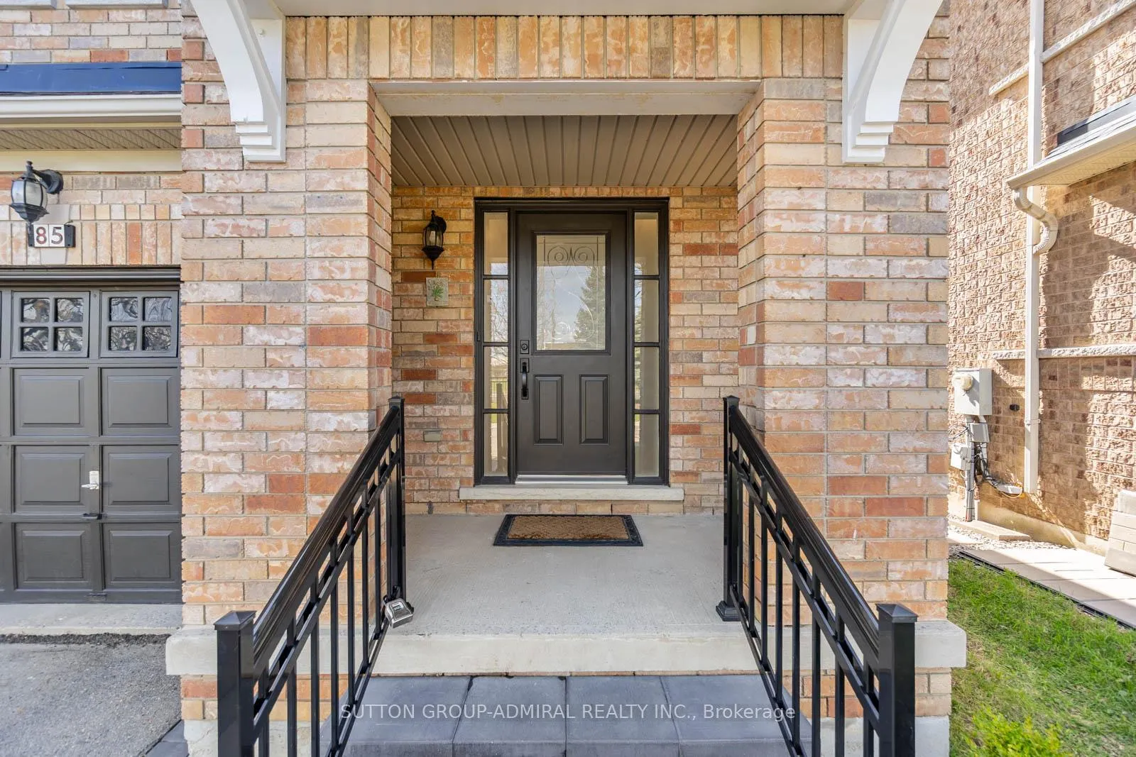 Photo 3 of 85 Treasure Hill Road, Vaughan, Maple — HOMEH