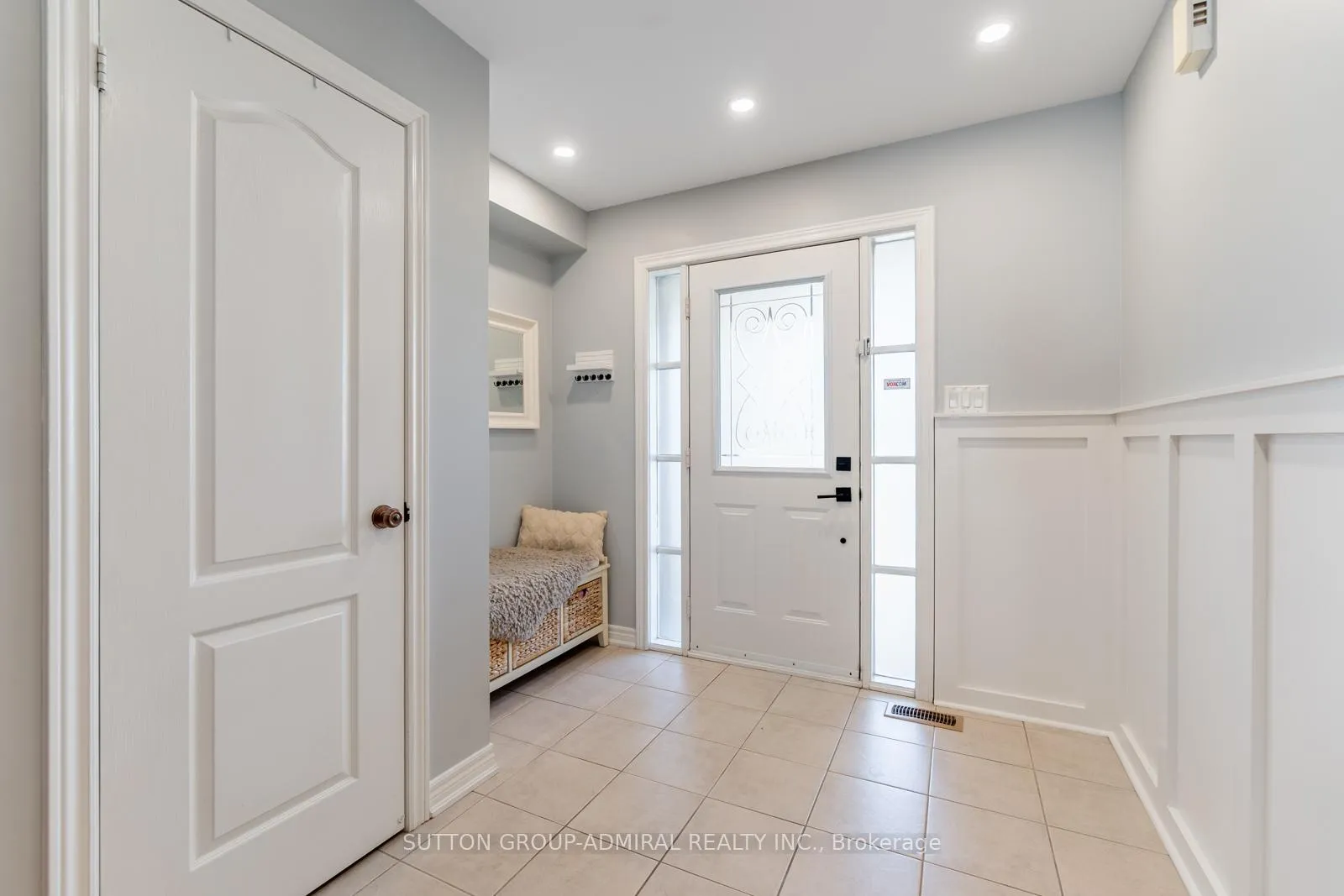 Photo 4 of 85 Treasure Hill Road, Vaughan, Maple — HOMEH
