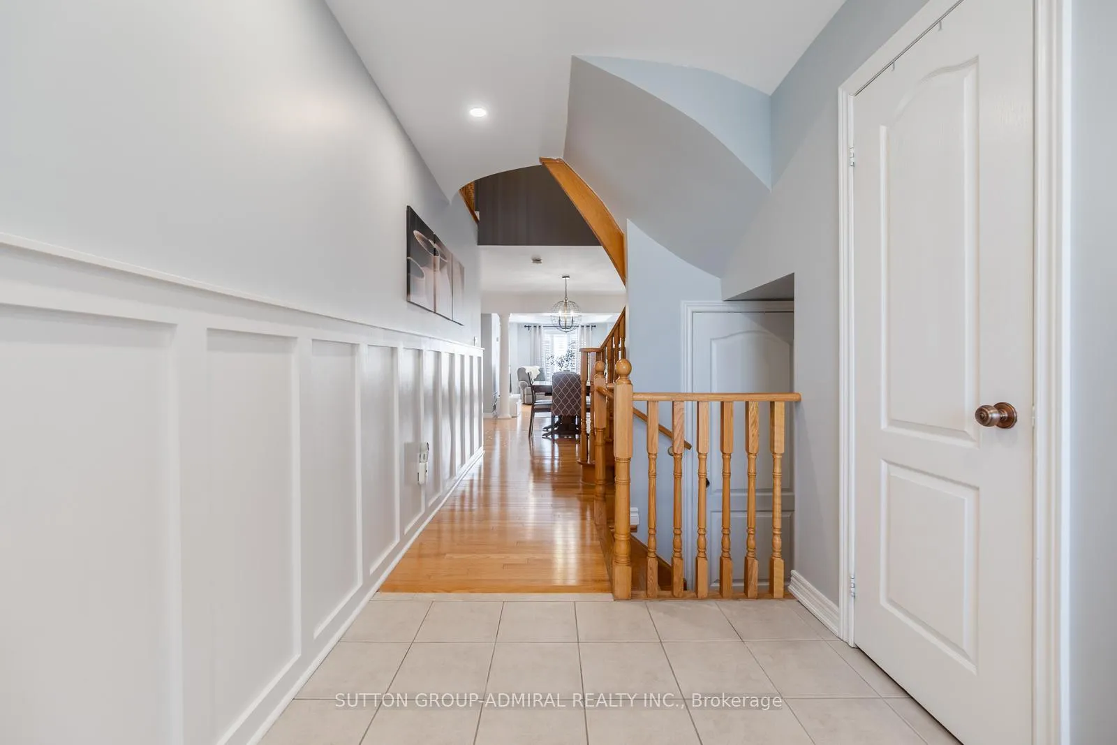 Photo 5 of 85 Treasure Hill Road, Vaughan, Maple — HOMEH