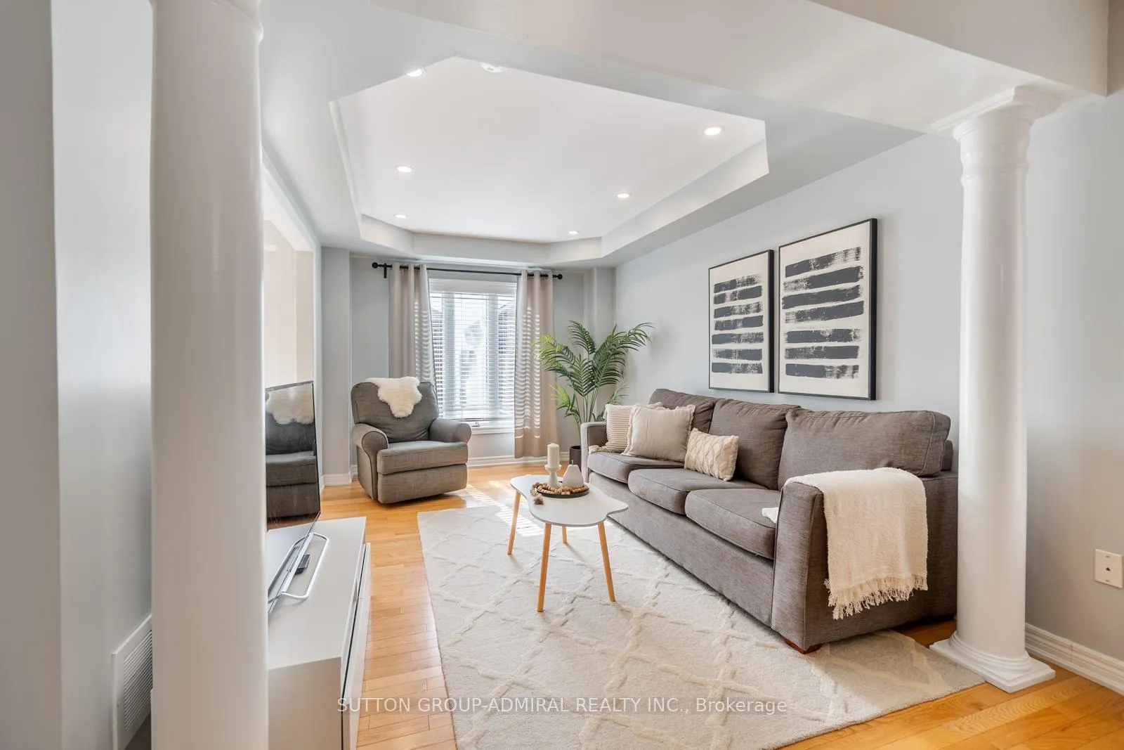 Photo 10 of 85 Treasure Hill Road, Vaughan, Maple — HOMEH