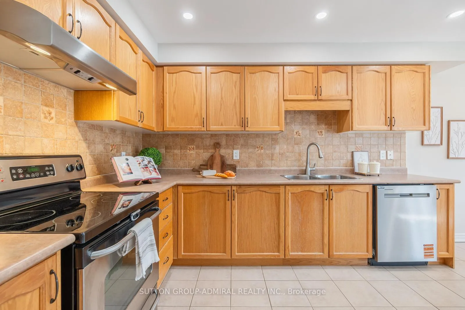 Photo 12 of 85 Treasure Hill Road, Vaughan, Maple — HOMEH