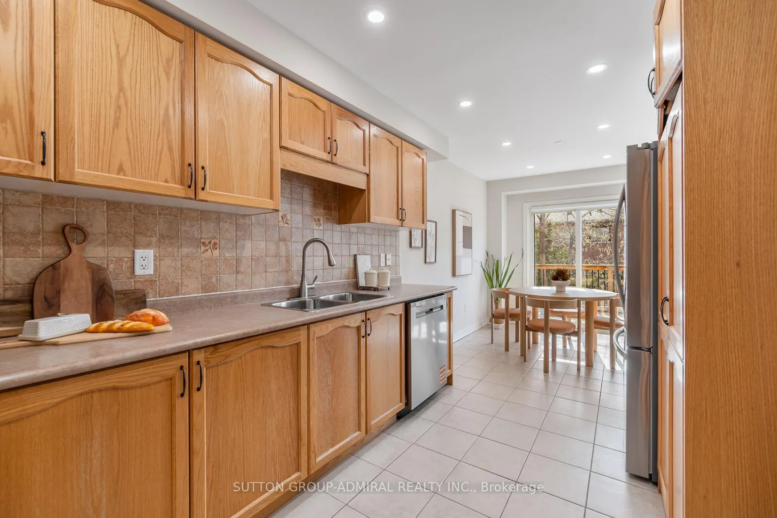 Photo 13 of 85 Treasure Hill Road, Vaughan, Maple — HOMEH