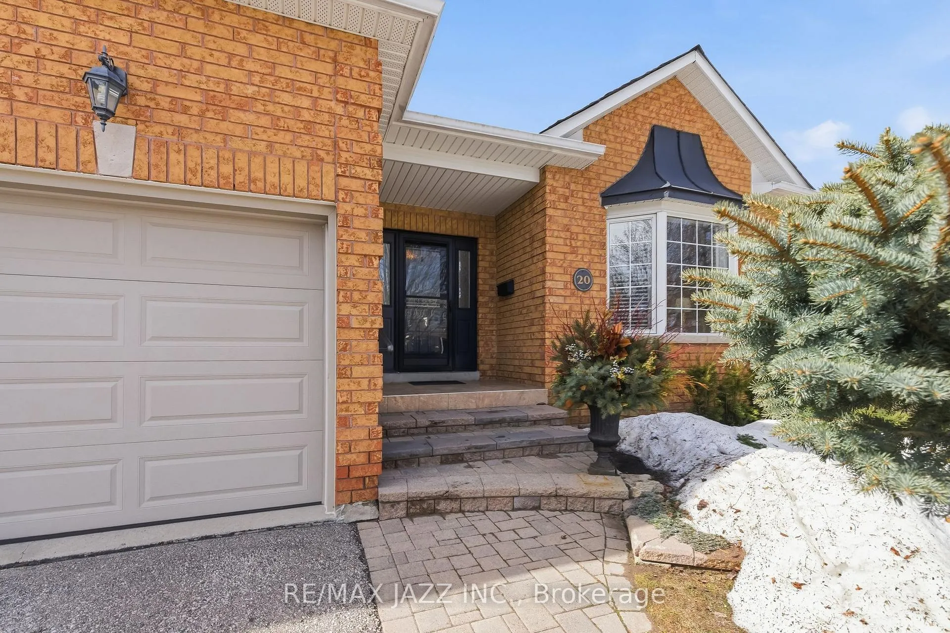 Photo 4 of 20 Commons Boulevard, Scugog, Port Perry — HOMEH