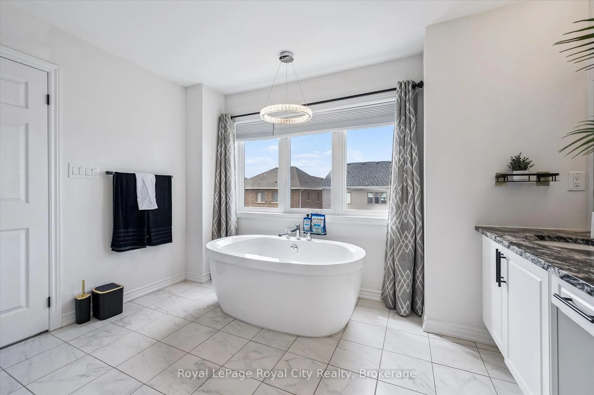 Photo 33 of 145 Harpin Way E, Centre Wellington, Fergus — HOMEH