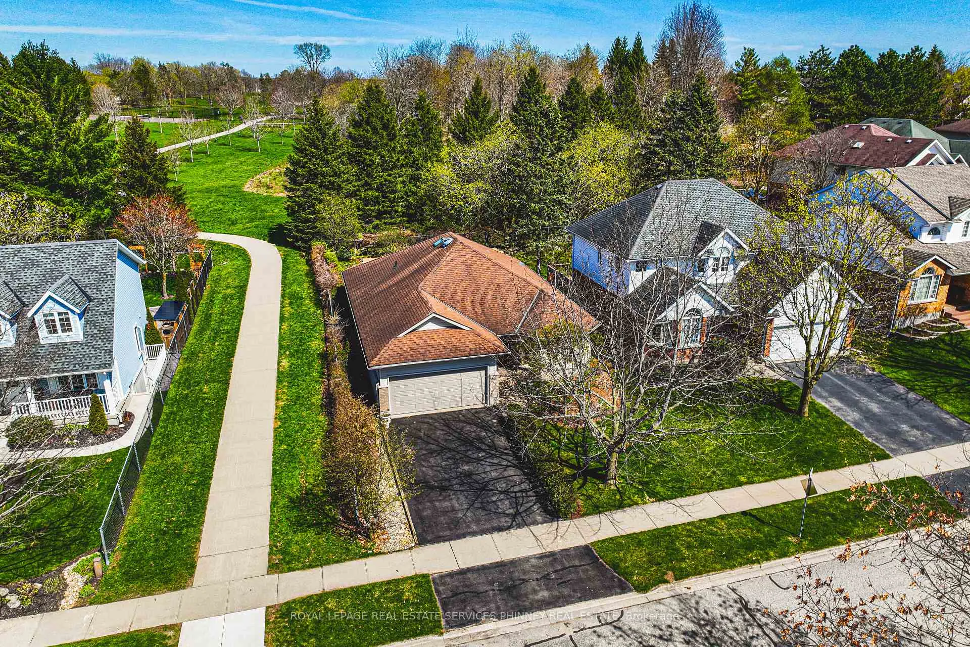 Photo 2 of 48 Tanager Drive, Guelph, Kortright Hills — HOMEH