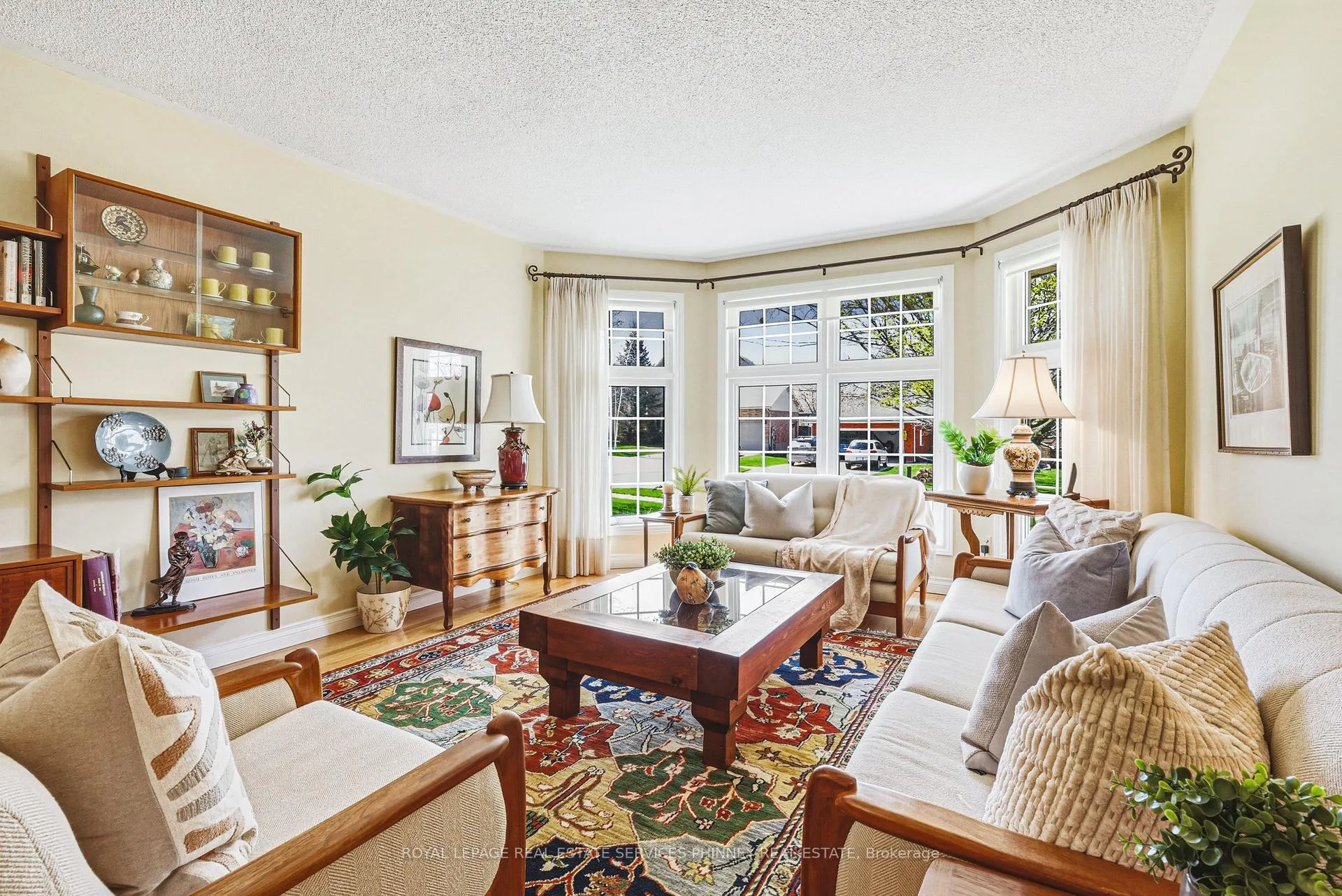 Photo 4 of 48 Tanager Drive, Guelph, Kortright Hills — HOMEH