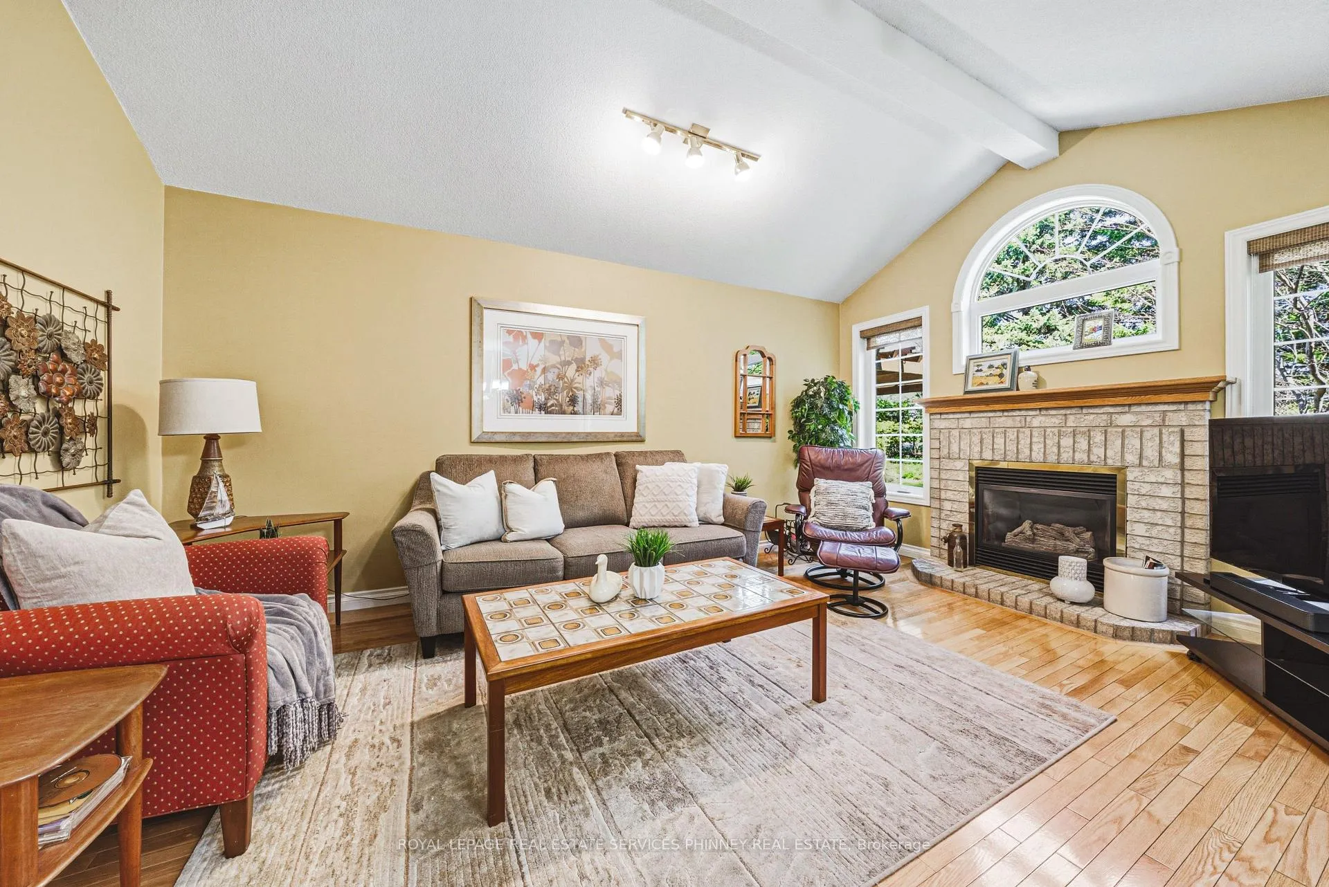 Photo 10 of 48 Tanager Drive, Guelph, Kortright Hills — HOMEH