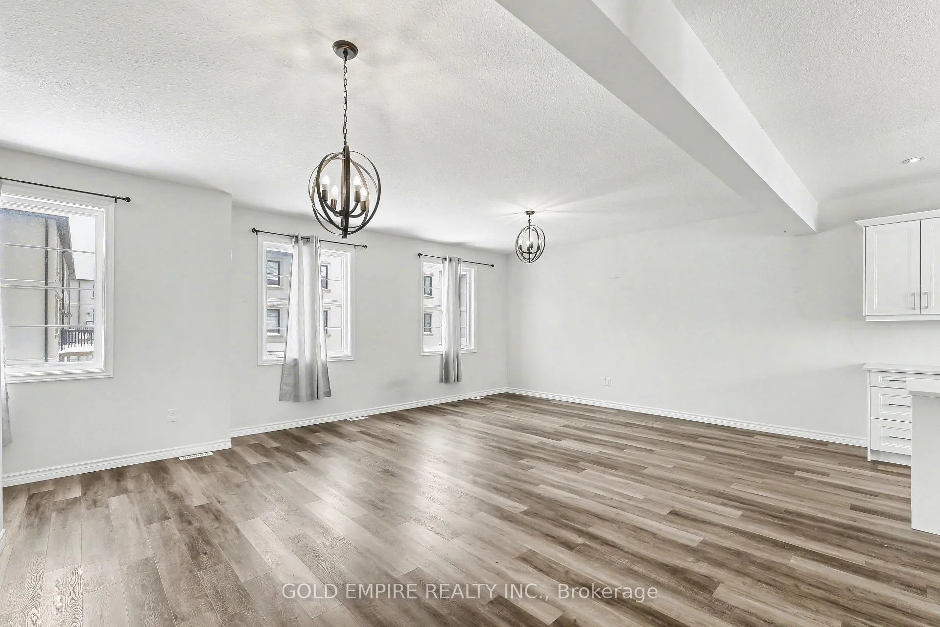 Photo 6 of 373 Callaway Road, London, North R — HOMEH