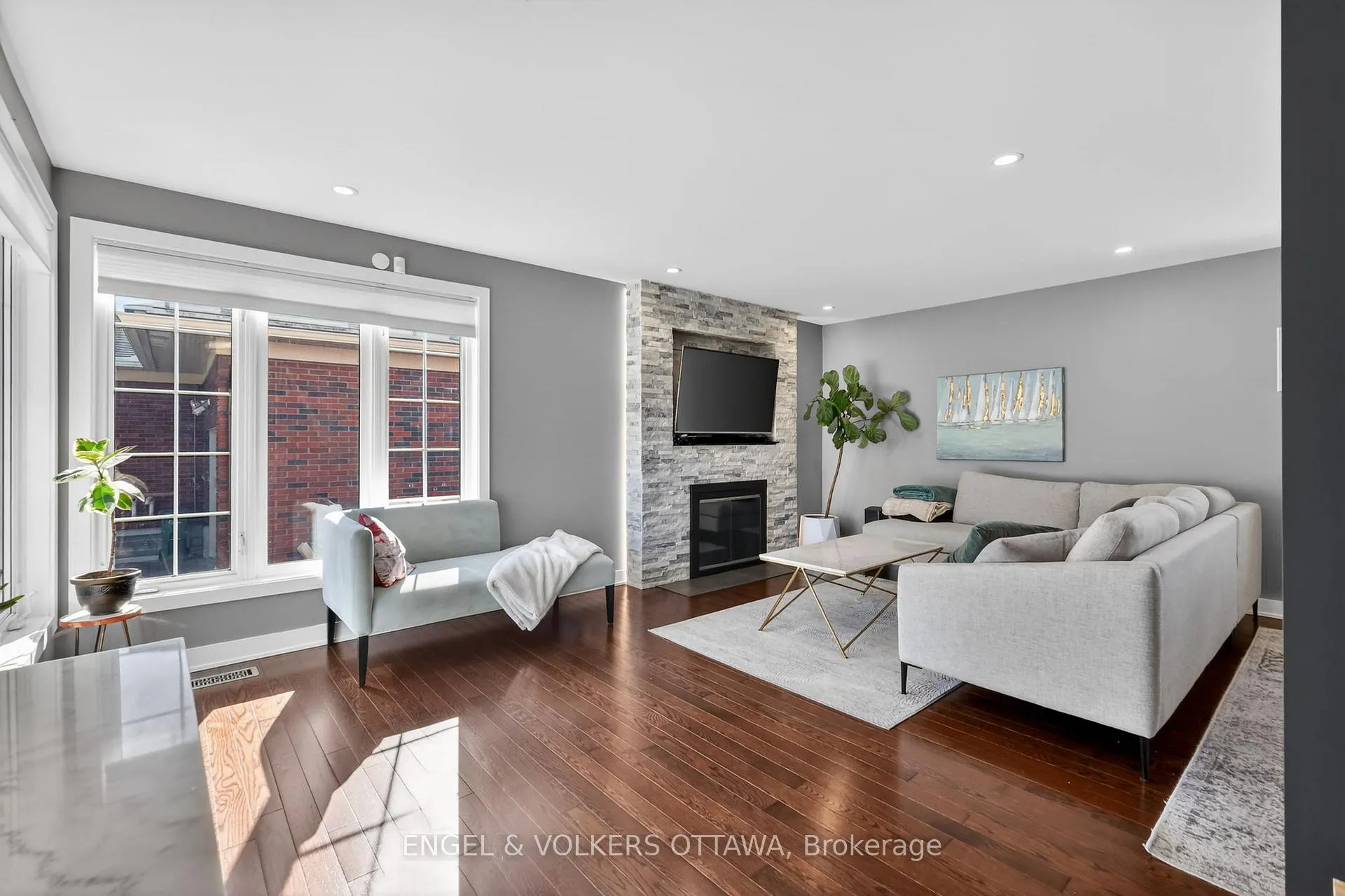 Photo 5 of 754 Cork Street, Ottawa, Elmvale Acres — HOMEH