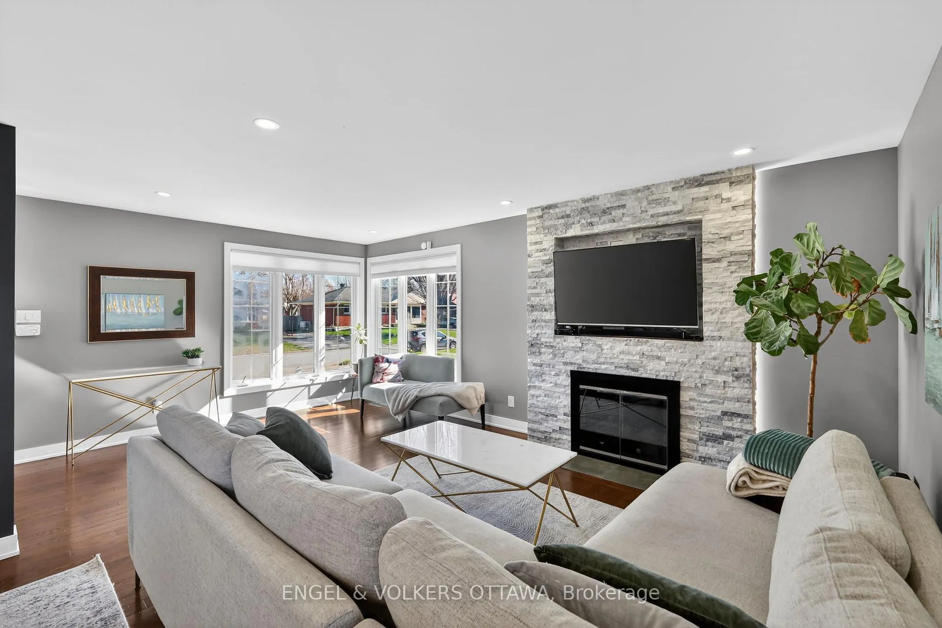Photo 11 of 754 Cork Street, Ottawa, Elmvale Acres — HOMEH
