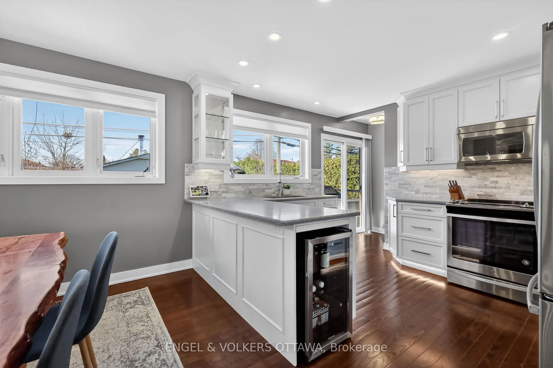 Photo 15 of 754 Cork Street, Ottawa, Elmvale Acres — HOMEH