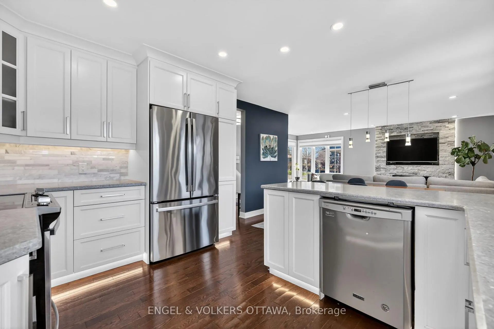 Photo 19 of 754 Cork Street, Ottawa, Elmvale Acres — HOMEH