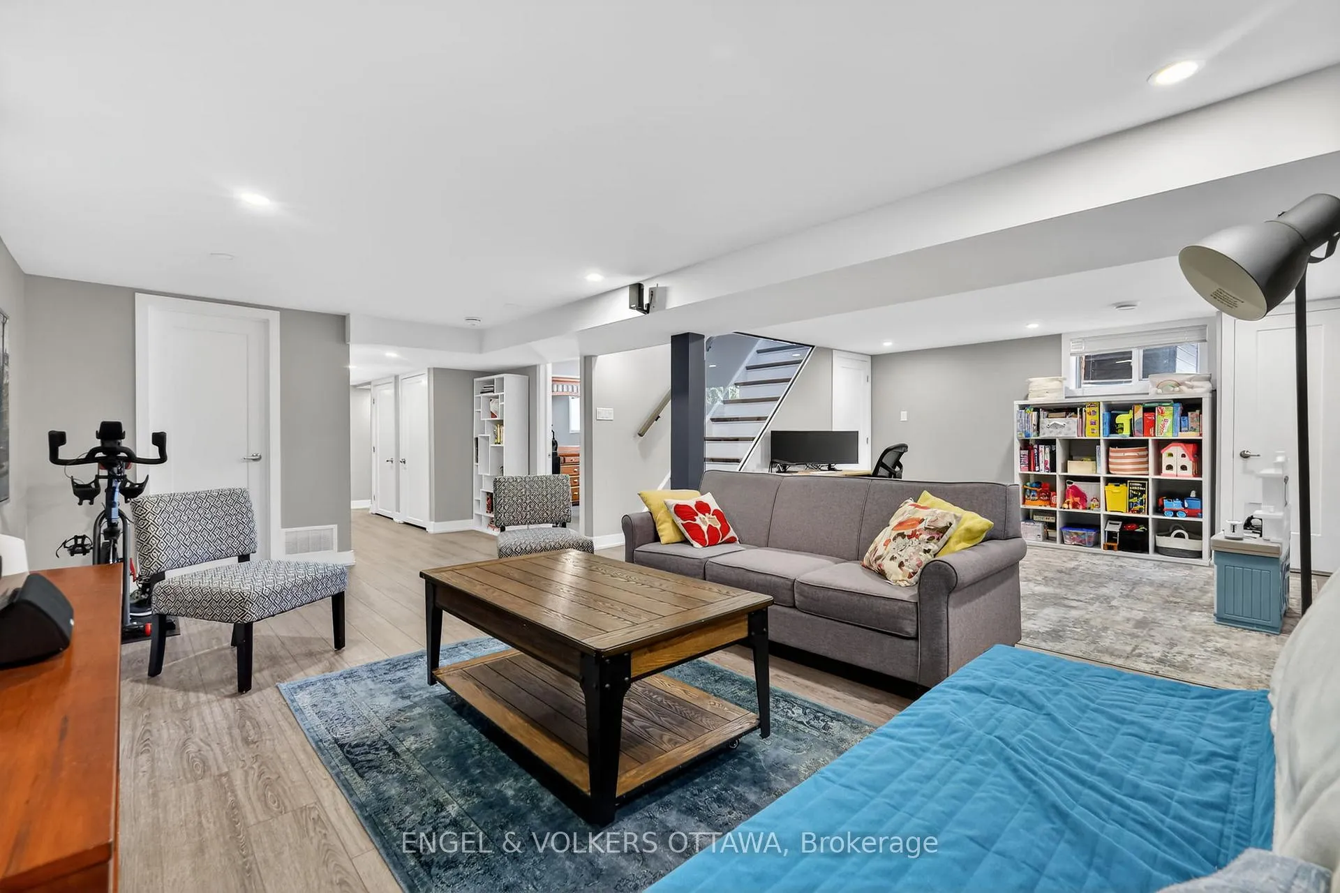 Photo 28 of 754 Cork Street, Ottawa, Elmvale Acres — HOMEH