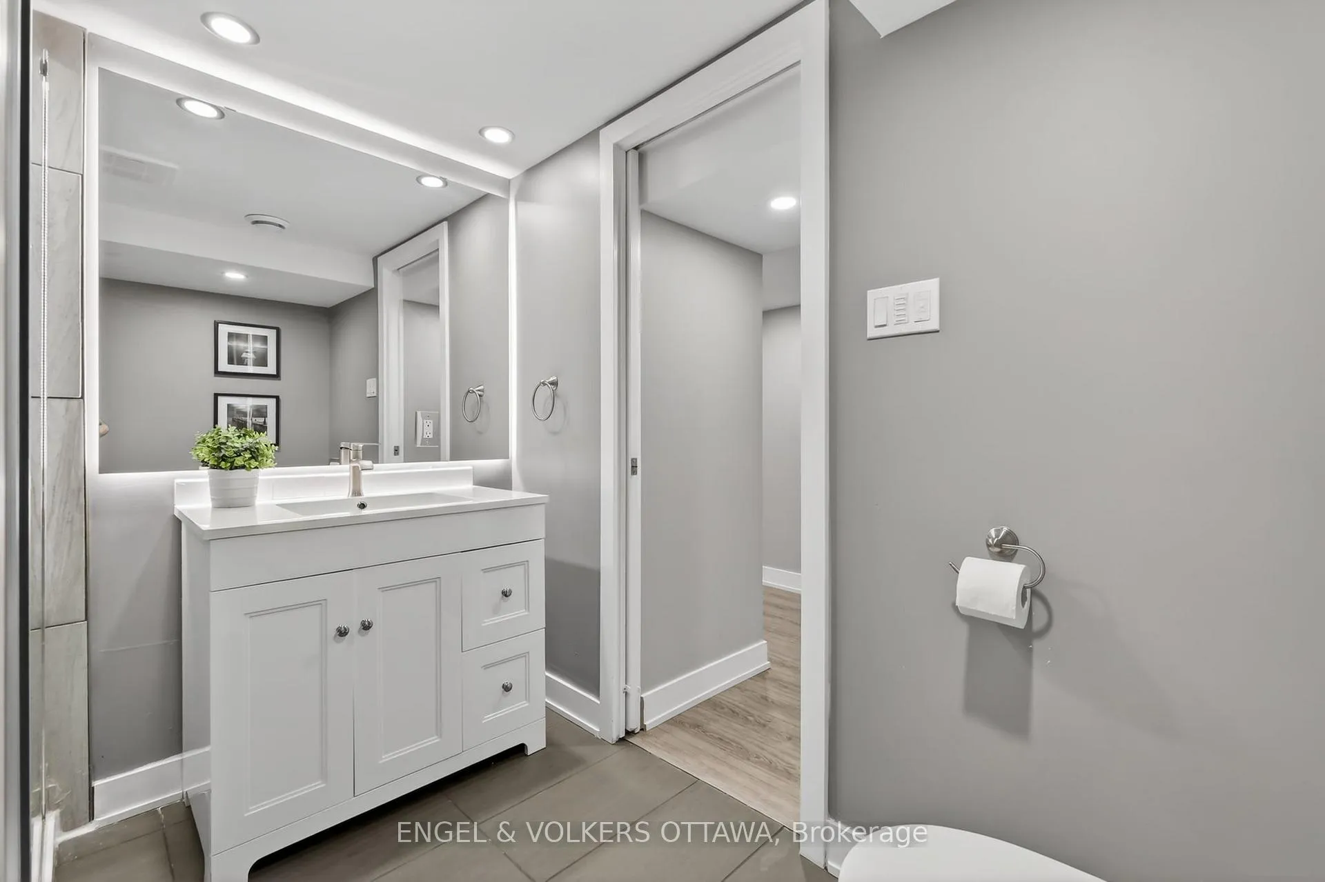 Photo 34 of 754 Cork Street, Ottawa, Elmvale Acres — HOMEH