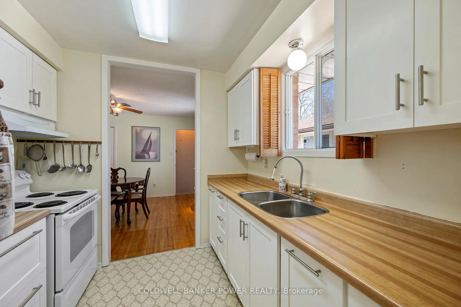 Photo 6 of 359 Speight Boulevard, London, East I — HOMEH